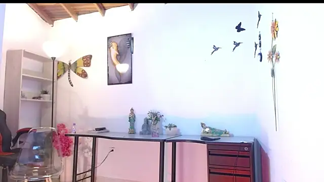 Snapshot of misspandora_ chatting on 10-13-25, 03:46 misspandora online show from 10-13-25, 03:46