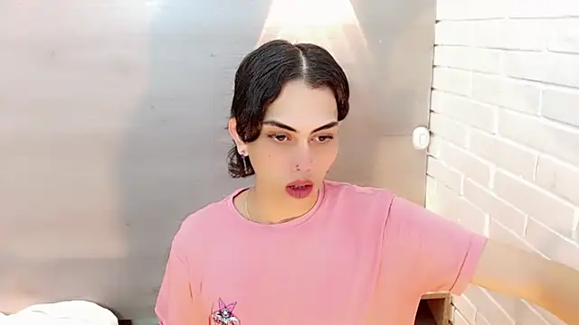 Snapshot of Daniela_Pink_ chatting on 11-23-25, 06:07 Daniela Pink online show from 11-23-25, 06:07