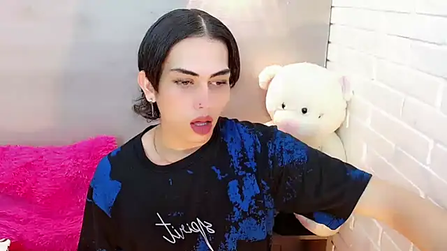 Snapshot of Daniela_Pink_ chatting on 11-12-25, 07:29 Daniela Pink online show from 11-12-25, 07:29