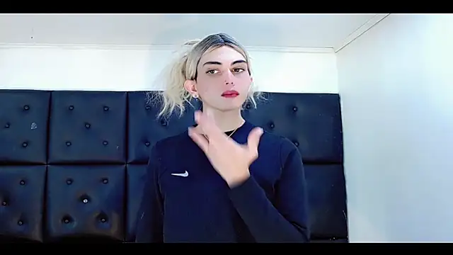 Snapshot of Daniela_Pink_ chatting on 03-01-26, 08:09 Daniela Pink online show from 03-01-26, 08:09