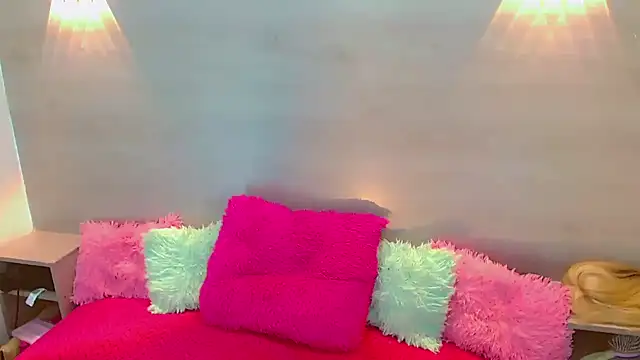 Snapshot of Daniela_Pink_ chatting on 03-20-25, 09:35 Daniela Pink online show from 03-20-25, 09:35