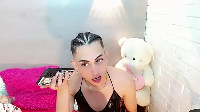 Snapshot of Daniela_Pink_ chatting on 11-21-25, 07:13 Daniela Pink online show from 11-21-25, 07:13