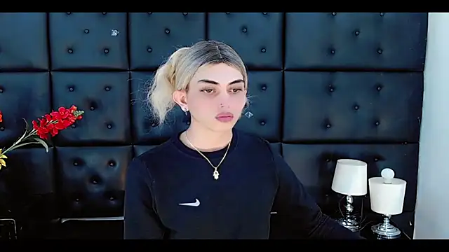 Snapshot of Daniela_Pink_ chatting on 02-17-26, 07:11 Daniela Pink online show from 02-17-26, 07:11