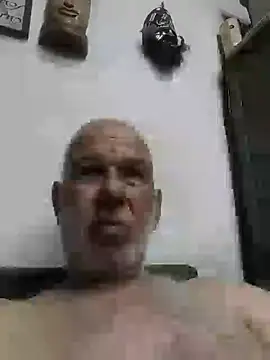 FabiQuilmes online show from 12-15-24, 02:08