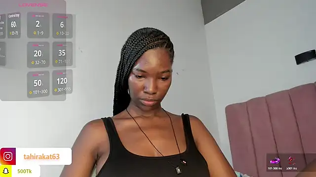 Snapshot of Tahira_21_ chatting on 05-10-26, 05:37 Tahira 21 online show from 05-10-26, 05:37