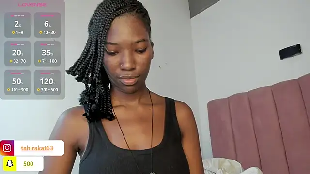 Snapshot of Tahira_21_ chatting on 05-19-26, 08:05 Tahira 21 online show from 05-19-26, 08:05