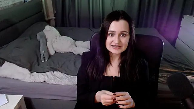 Snapshot of KiraYammy chatting on 12-28-24, 01:18 KiraYammy online show from 12-28-24, 01:18