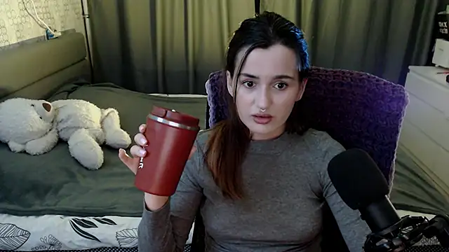Snapshot of KiraYammy chatting on 12-19-24, 10:21 KiraYammy online show from 12-19-24, 10:21
