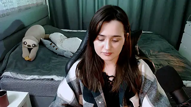 Snapshot of KiraYammy chatting on 02-14-25, 05:57 KiraYammy online show from 02-14-25, 05:57