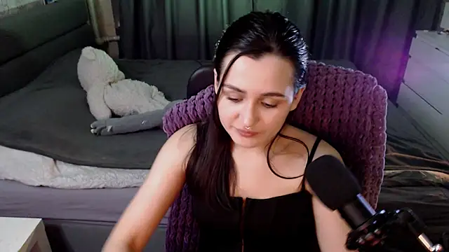 Snapshot of KiraYammy chatting on 12-27-24, 10:16 KiraYammy online show from 12-27-24, 10:16
