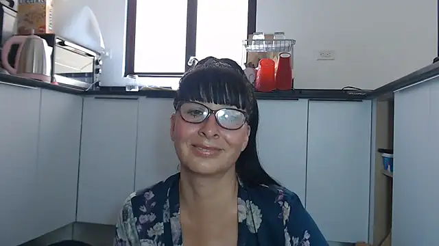 HellenLatin online show from 06-18-26, 04:01