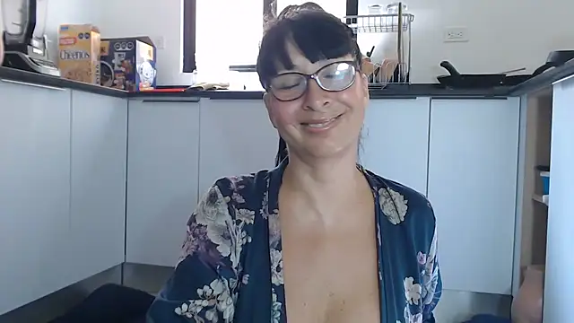 HellenLatin online show from 06-24-26, 02:37