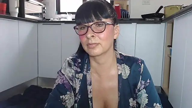 HellenLatin online show from 05-18-26, 08:24