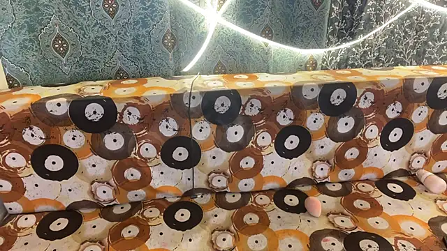 shuhana  online show from 11-15-25, 01:42