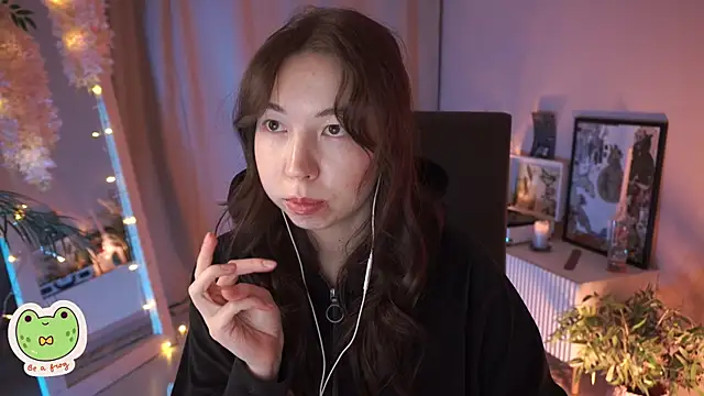 Snapshot of Sarah_Son chatting on 03-17-25, 11:53 Sarah Son online show from 03-17-25, 11:53