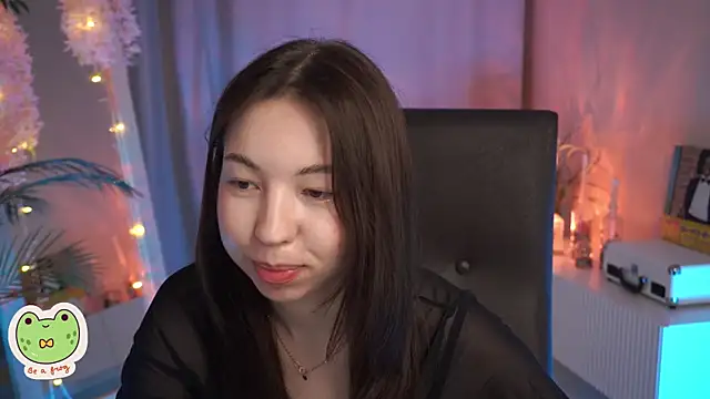 Snapshot of Sarah_Son chatting on 02-25-25, 12:16 Sarah Son online show from 02-25-25, 12:16