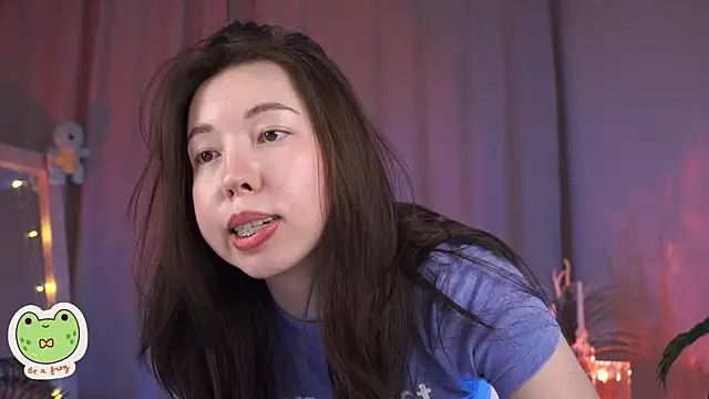 Snapshot of Sarah_Son chatting on 02-11-25, 08:48 Sarah Son online show from 02-11-25, 08:48