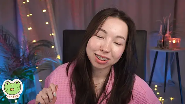 Snapshot of Sarah_Son chatting on 02-21-25, 11:55 Sarah Son online show from 02-21-25, 11:55