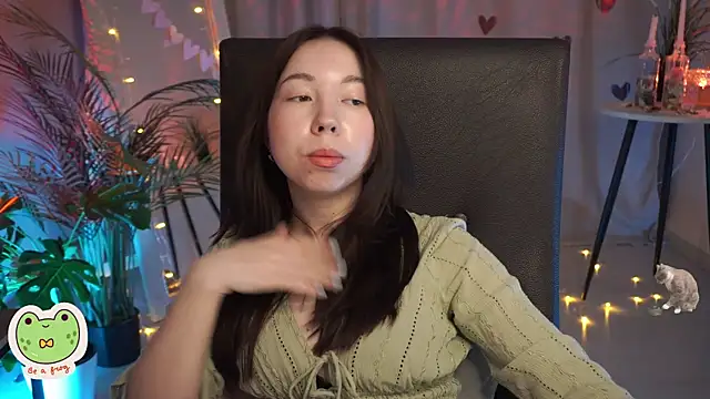 Snapshot of Sarah_Son chatting on 02-18-25, 08:38 Sarah Son online show from 02-18-25, 08:38