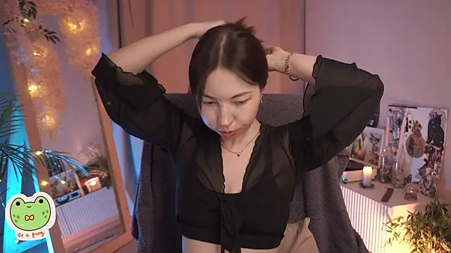 Snapshot of Sarah_Son chatting on 03-14-25, 05:38 Sarah Son online show from 03-14-25, 05:38