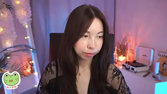 Snapshot of Sarah_Son chatting on 03-02-25, 05:33 Sarah Son online show from 03-02-25, 05:33