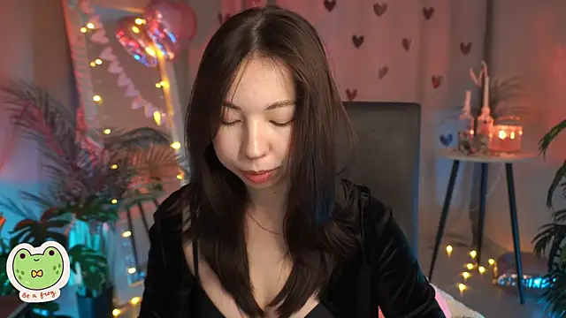 Snapshot of Sarah_Son chatting on 02-15-25, 05:41 Sarah Son online show from 02-15-25, 05:41