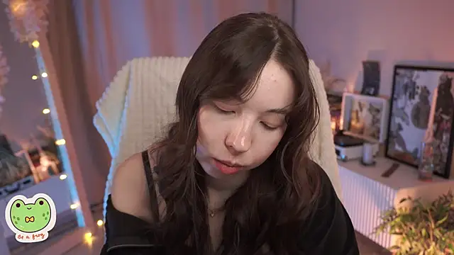 Snapshot of Sarah_Son chatting on 03-17-25, 08:51 Sarah Son online show from 03-17-25, 08:51