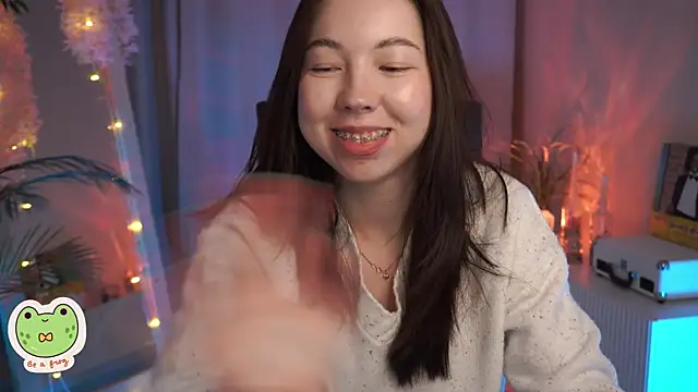 Snapshot of Sarah_Son chatting on 02-26-25, 11:43 Sarah Son online show from 02-26-25, 11:43