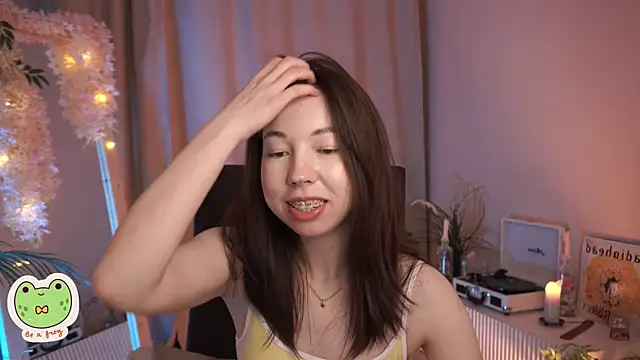 Snapshot of Sarah_Son chatting on 03-10-25, 05:22 Sarah Son online show from 03-10-25, 05:22
