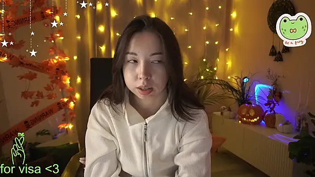 Snapshot of Sarah_Son chatting on 10-21-25, 06:02 Sarah Son online show from 10-21-25, 06:02