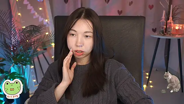Snapshot of Sarah_Son chatting on 02-17-25, 11:44 Sarah Son online show from 02-17-25, 11:44