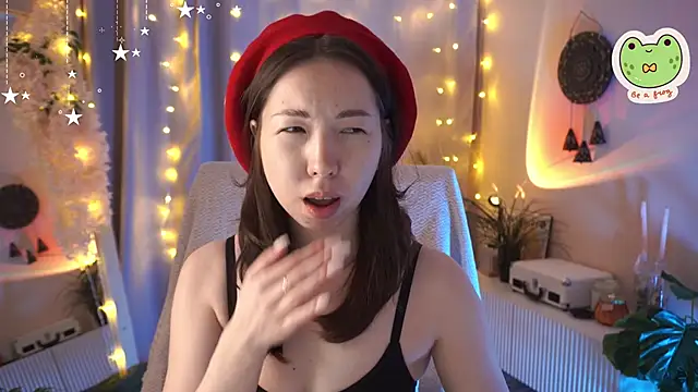 Snapshot of Sarah_Son chatting on 10-15-25, 05:06 Sarah Son online show from 10-15-25, 05:06