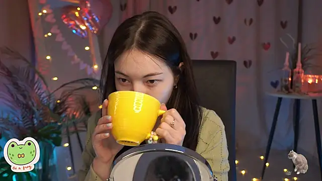 Snapshot of Sarah_Son chatting on 02-18-25, 05:31 Sarah Son online show from 02-18-25, 05:31