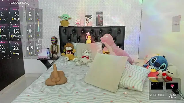 Snapshot of redgirlofficial chatting on 01-18-26, 05:44 redgirlofficial online show from 01-18-26, 05:44