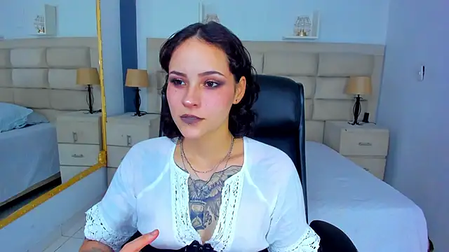 AnnyThompson  online show from 09-26-25, 10:05