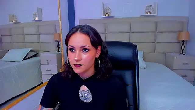 AnnyThompson  online show from 11-07-25, 08:57