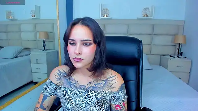 AnnyThompson  online show from 10-04-25, 09:27