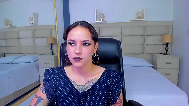 AnnyThompson  online show from 10-29-25, 09:25