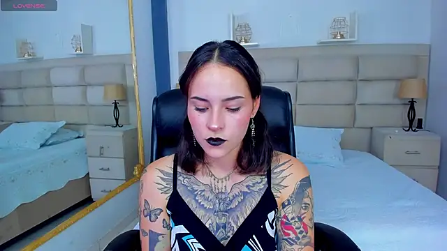 AnnyThompson  online show from 10-02-25, 08:01