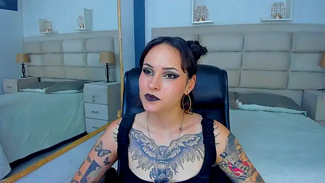 AnnyThompson  online show from 11-09-25, 09:08