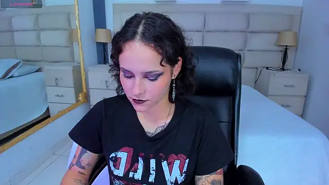 AnnyThompson  online show from 10-12-25, 08:54