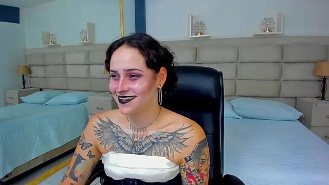 AnnyThompson  online show from 10-31-25, 10:16