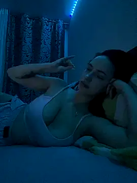 Snapshot of Kristis43 chatting on 09-20-25, 02:27 Kristis43 online show from 09-20-25, 02:27