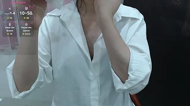 Snapshot of KaleAnisa chatting on 09-21-25, 01:33 KaleAnisa online show from 09-21-25, 01:33