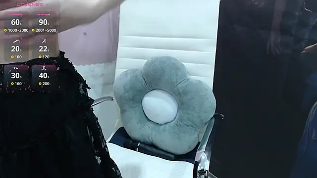 Snapshot of KaleAnisa chatting on 09-28-25, 01:34 KaleAnisa online show from 09-28-25, 01:34