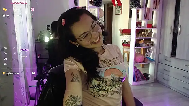 lauvelez   online show from 01-07-26, 08:14