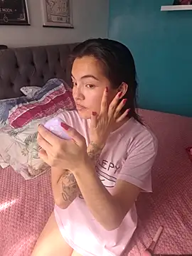 lauvelez   online show from 02-04-26, 02:34