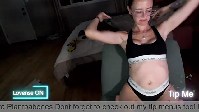 Plantbabeee online show from 07-08-26, 04:13