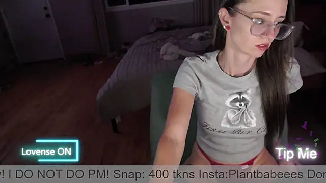 Plantbabeee online show from 06-12-26, 03:48