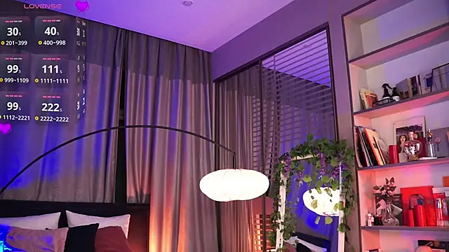 Snapshot of LunaNight chatting on 03-10-25, 11:27 LunaNight online show from 03-10-25, 11:27